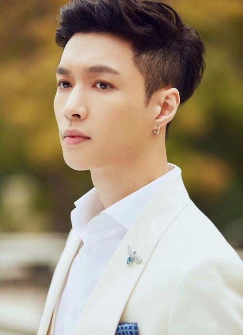 小鲜肉们穿西装的气质:鹿晗 张艺兴 李易峰 黄子韬 王源!