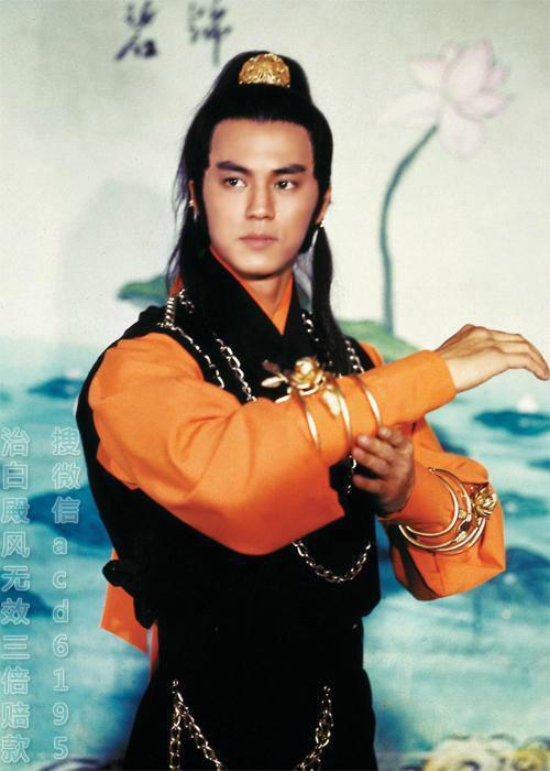 狄龙年轻时的照片曝光, 网友看后说: 难怪成龙被羞辱到哭!