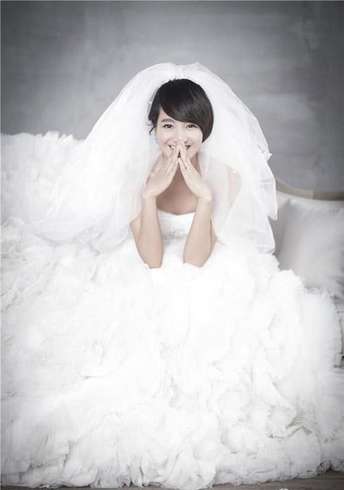 短发穿婚纱_鞠婧祎穿婚纱的照片