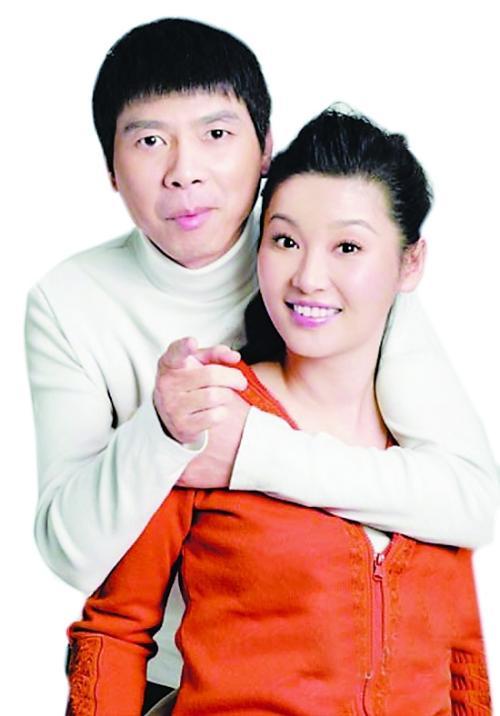 冯小刚前妻被抛弃后一直单身，两人女儿27岁，美出冯小刚十万里！