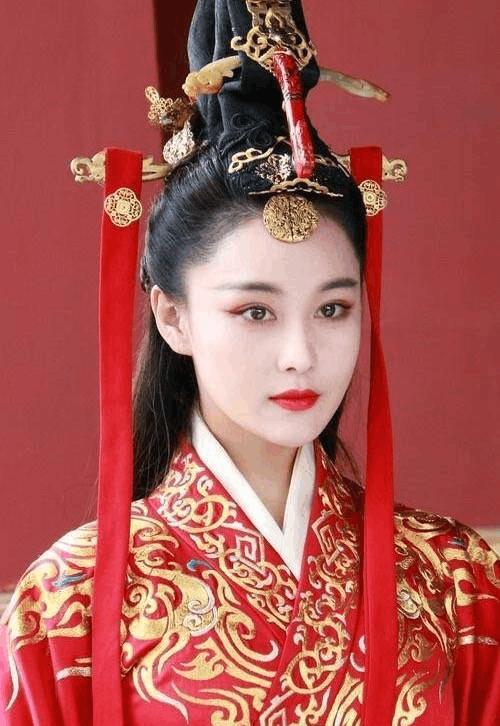 迪丽热巴景甜赵丽颖张馨予，谁是最美古装红衣美人?