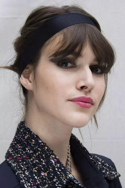 香奈儿包装上的丝带当发带竟这么惊艳!