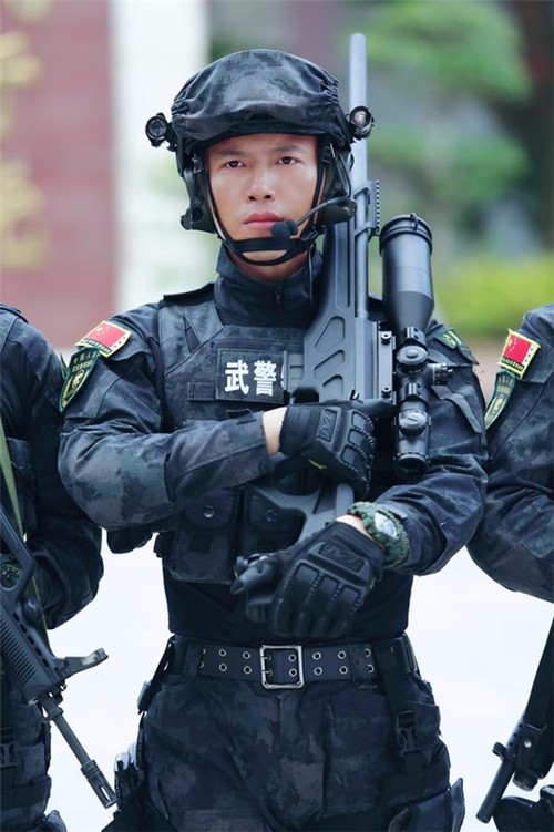 《利刃出击》猎豹突击队受追捧 张进显"戏精体质"