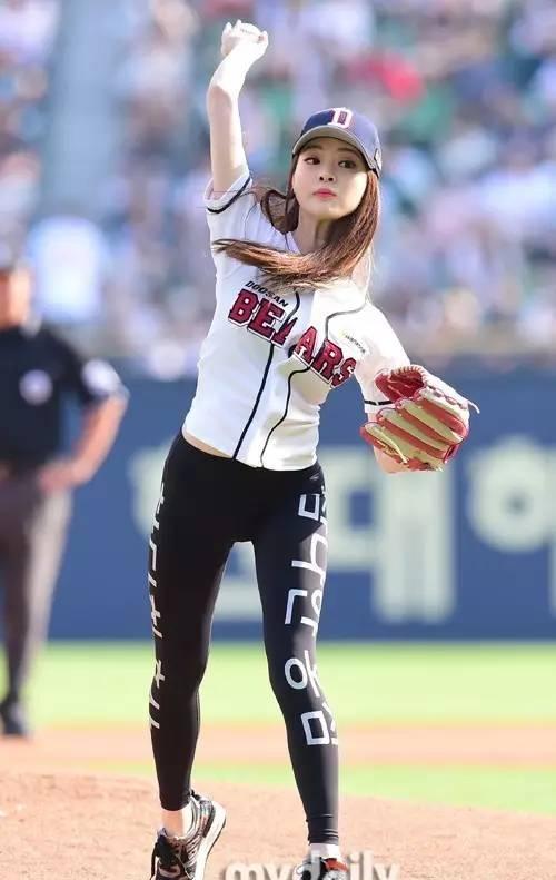 韩国女星一字马棒球开球爆红,韩国都有哪些棒