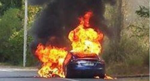 独家｜拼得起销量比得起技术燃得起火的特斯拉又上头条