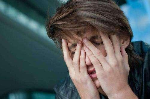 弟弟结婚没通知我, 回家发现新娘是我前妻, 我成