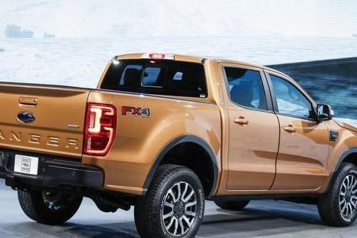 福特新皮卡即将问世，比猛禽F-150还好看，越野把妹两不误！