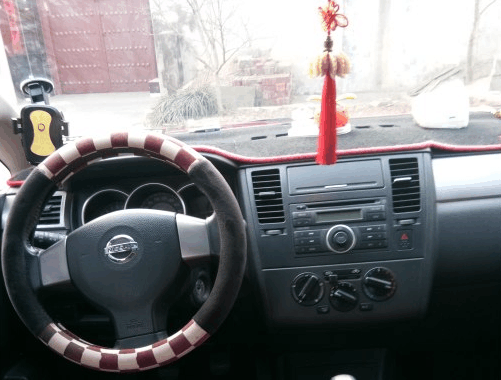 乡下跑了10年油耗3毛的车, 过年缺钱3万3出手, 车主表示很无奈