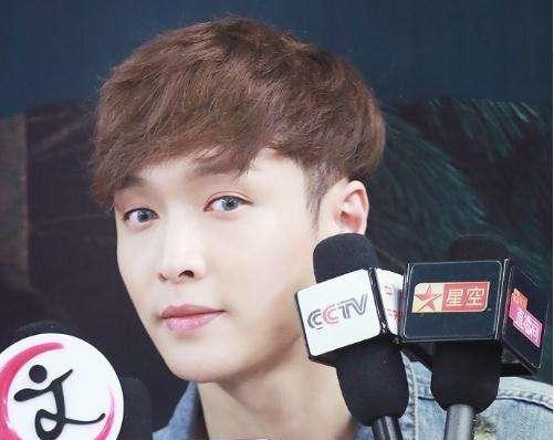 张艺兴约定兴迷水立方,鞠躬的那一刻,粉丝都哭