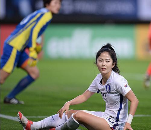 韩国女足1米58的李玟娥成女神?