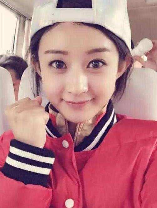 女星反戴鸭舌帽玩自拍,杨幂少女,赵丽颖呆萌可