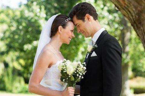 小舅子结婚没通知我,看到岳母更新的朋友圈,我