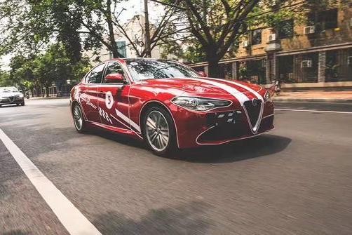 谈运动谈操控，它比宝马3系更纯粹，但这空间！