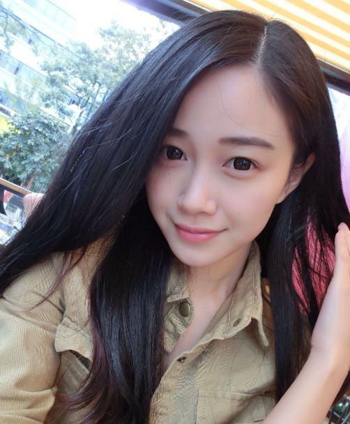 和我谈恋爱,却还和别的女孩在一起,遇到此等渣