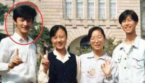 明星罕见学生照曝光,整没整容一眼看出,不过古