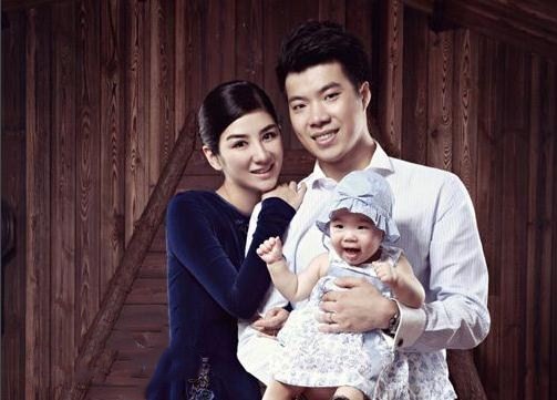 黄毅清微博发自拍,粉丝发现污点后尴尬,秒删微