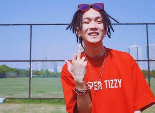 嘻哈歌手TT被曝夜店撩妹,揩油手法娴熟,不仅会