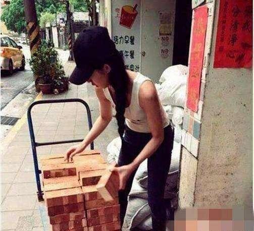 健身房正不正规,从手法的教练和表情上就看穷表情包信叫微图片