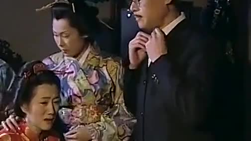 《大宅门》王喜叫香秀去看临死的七爷,香秀带着一大包
