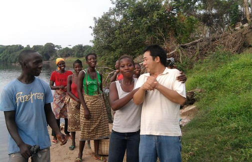 中国人去非洲有这么好的待遇,吃啥都便宜!