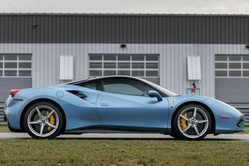 法拉利488 GTB，法拉利第一台涡轮化正经跑车，V8跑车的新标杆