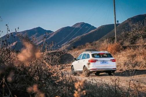 一汽首款亲民旅行车上路，比大众蔚领好看十倍，卖6万完胜宝骏310