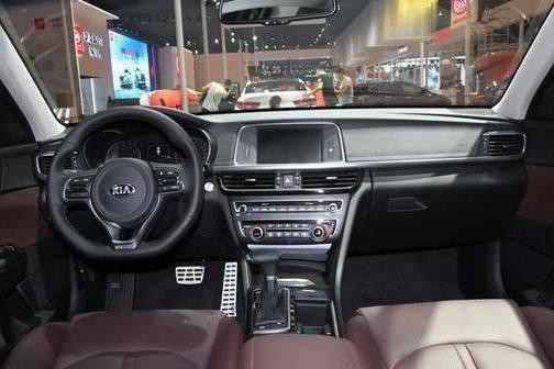 比思域精致，配置丰富，仅6万，卡罗拉慌了