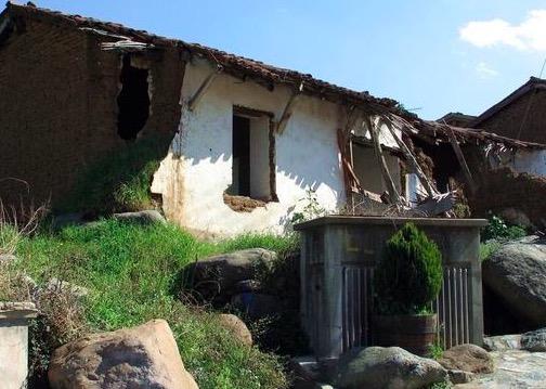 女儿高考完赶回家中报喜,才发现母亲早已去世