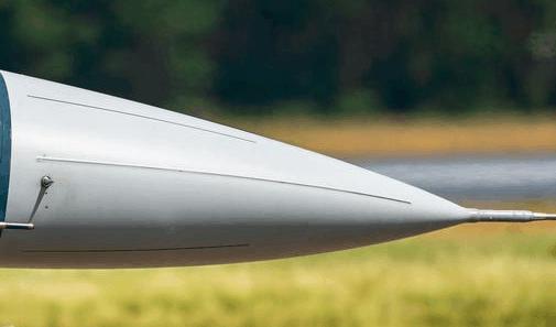 中国战机歼10C与日本F2战机孰强孰弱?军迷:超