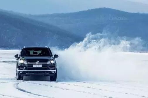 搭载3.0T+8AT发动机，重2吨的中大型SUV，在冰面上玩起漂移怎样