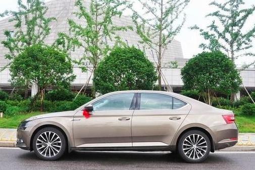 买B级车朋友力推新君越，可最后买了这款，钱更少比帕萨特还要