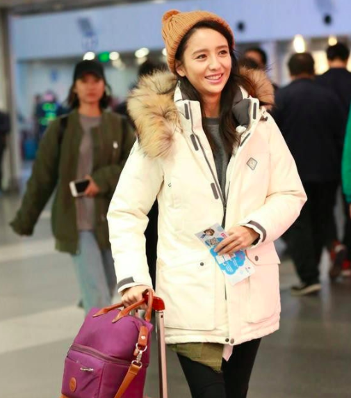 明星穿羽绒服都长什么样?看看宋茜、佟丽娅和baby,各有品味