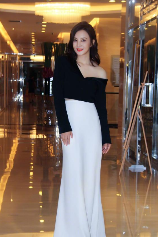 48岁的大陶红竟然还和妙龄少女一样?但撞上杨幂后差距