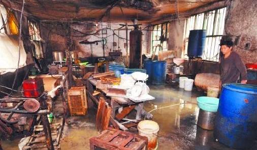 实拍:辣条加工厂的内幕曝光,这样的零食还敢让