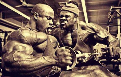 假如你不是职业力量举,别试图在健身房装X,后果挺严重!