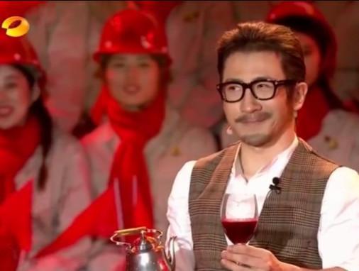 刘谦登湖南卫视春晚显沧桑, 胡子拉碴似大叔! 网友: 认不出来了!