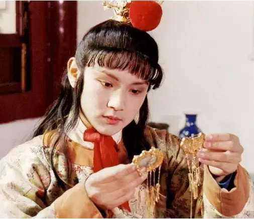 《红楼梦》书中隐藏最深的一个大秘密!薛宝钗