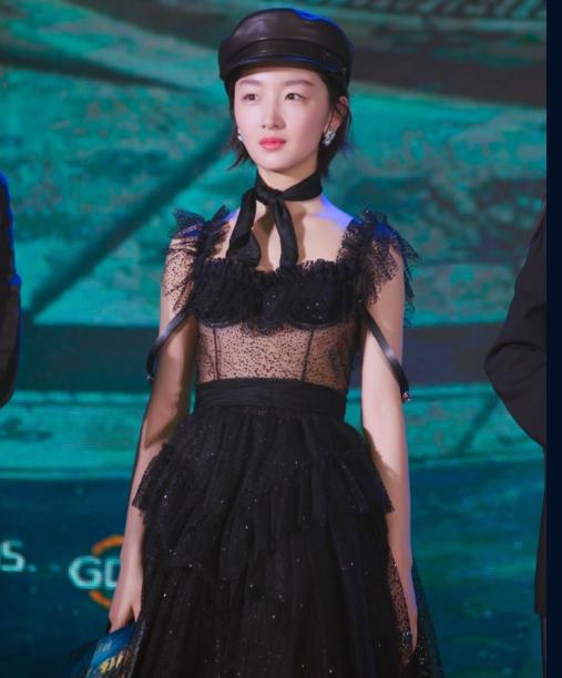 微博之夜明星卯足了劲亮相红毯,没有想到她(