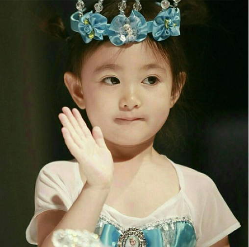 十大明星萌娃颜值排行，吴尊子女第二，李小璐女儿第七，第一是她