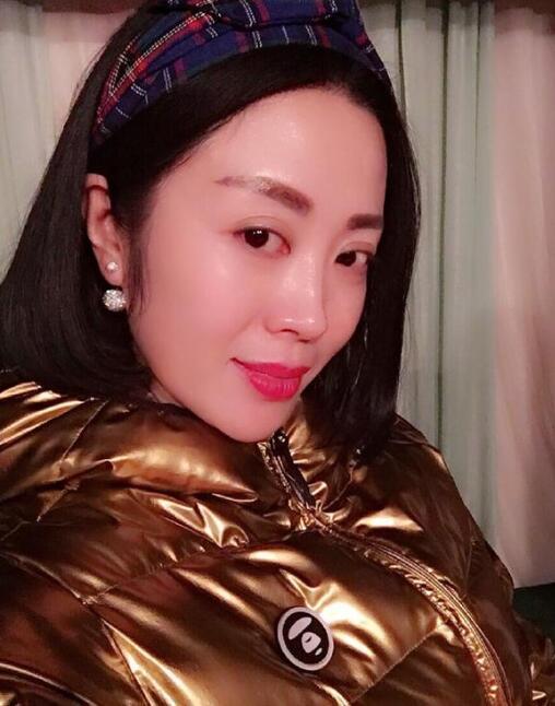 “刘能”王小利全家近照，前妻漂亮有气质，两任妻子都生一儿子
