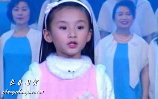 还记得唱《七子之歌》的小女孩吗？如今长大变成这样了！
