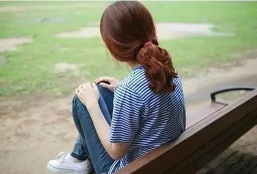 感觉无助心累的句子,句句戳心,疼到窒息