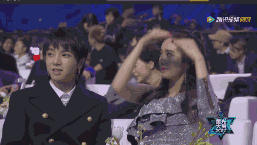 圈比心延续了软萌路线,榜妹也很喜欢亲亲啊=-=   话说王源这个比心,真