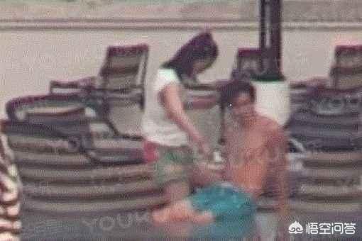 卓伟之前爆料的白百何的一阳指事件(白百合跟小鲜肉泰国亲密游玩,两人