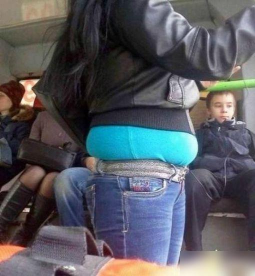 搞笑gif: 妹子, 这裤子你能不能放过它