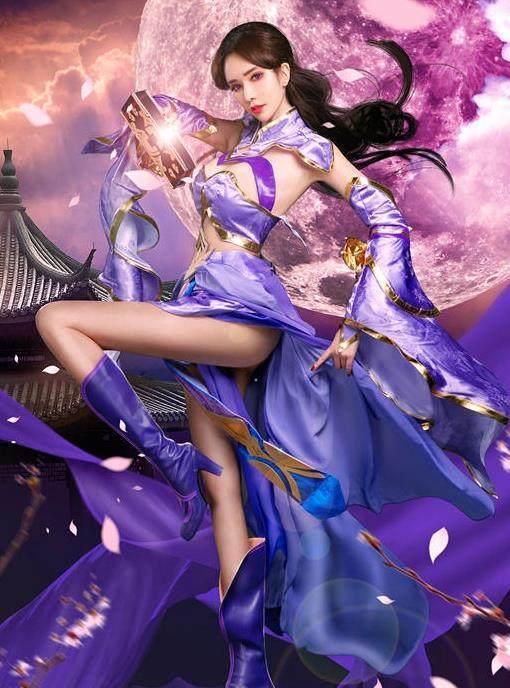 月之女神露娜粉黛却不柔弱作为曾经统治了一个时代的英雄,化身月光