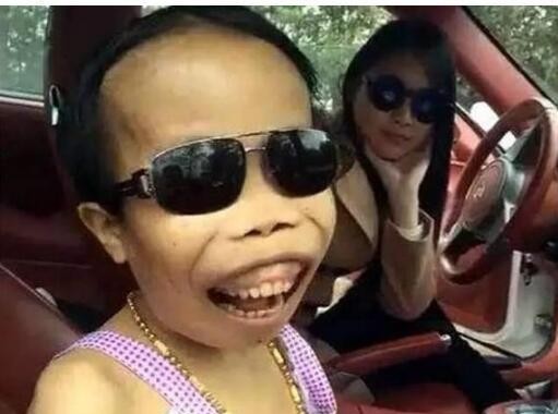 因为丑和被喷而出名！开法拉利、兰博基尼，豪车美女一样都不差！