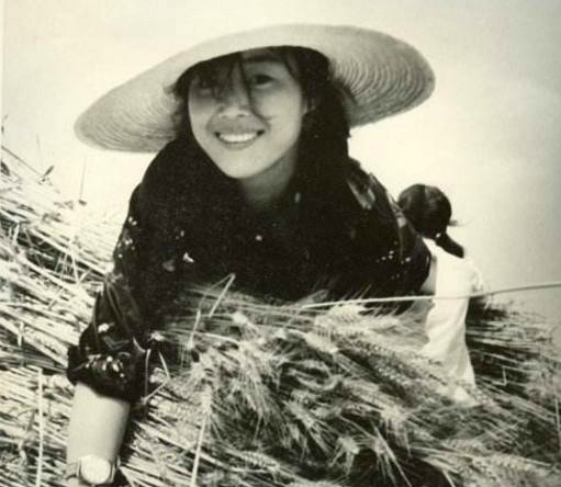 80年代农村老照片:曾经在教室挥洒汗水的老师