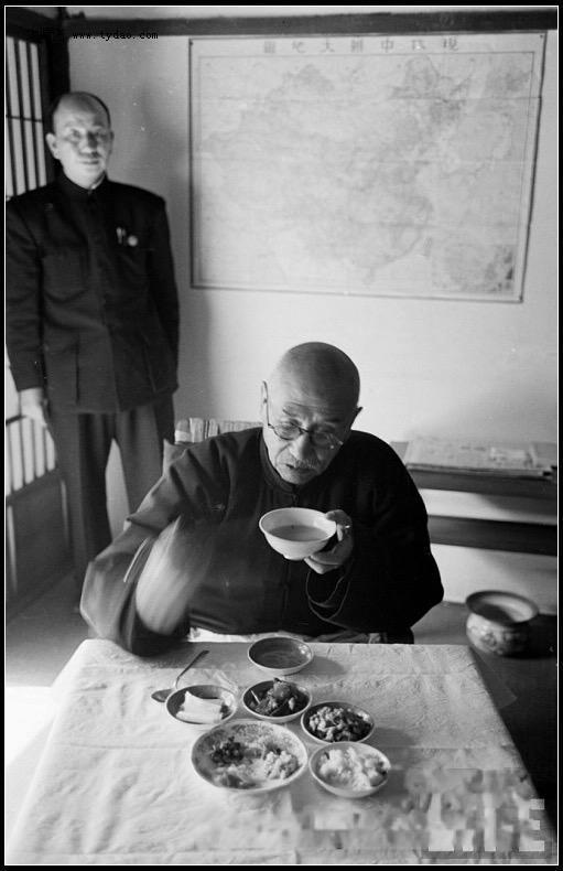 阎锡山的晚年生活: 馒头配青菜就是一餐, 临终前给后人留下7句话