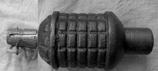 手雷为何要磕自己脑袋,是不是日本兵缺心眼?